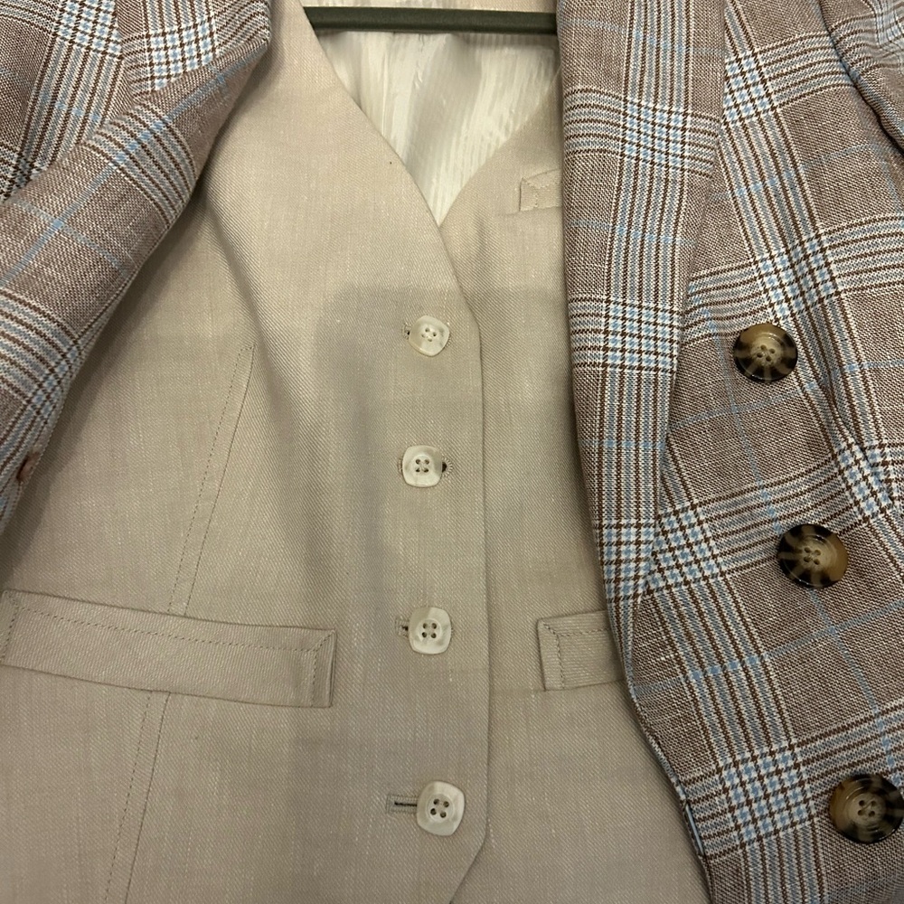 Veronica Beard Neutral Cream Tailored Vest - Picture 6 of 6